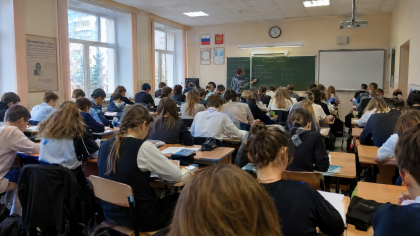 Детей всё больше, школ не хватает: что происходит во Взлётном и Университетском